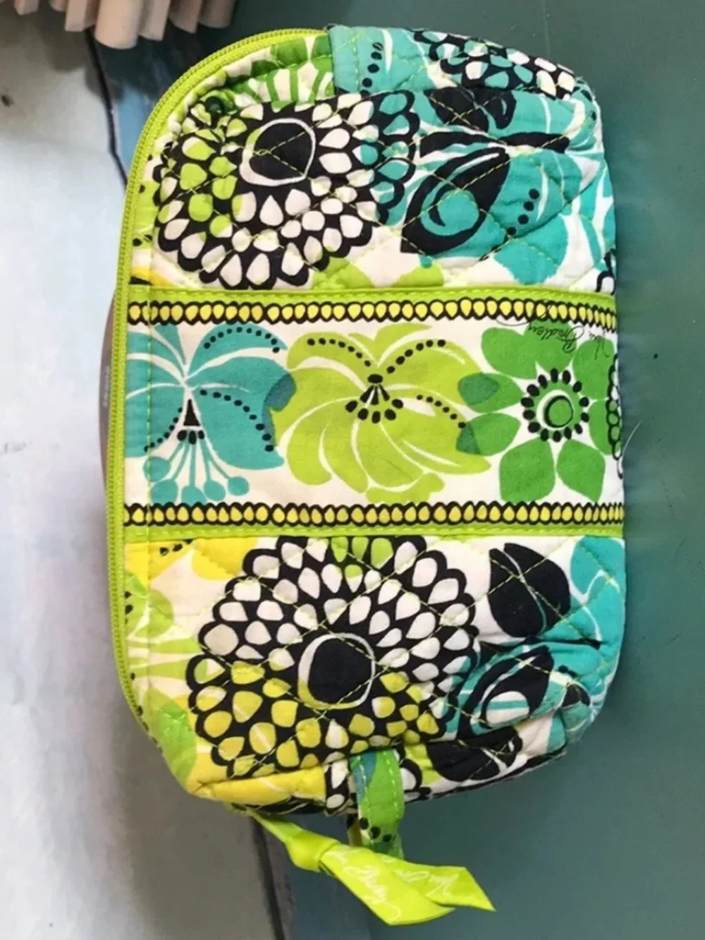 Vera Bradley Cosmetics bag - retired Limes up pattern tropical pattern